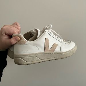 VEJA V-12 Leather White Sable sneakers/shoes size US 5 EUR 36